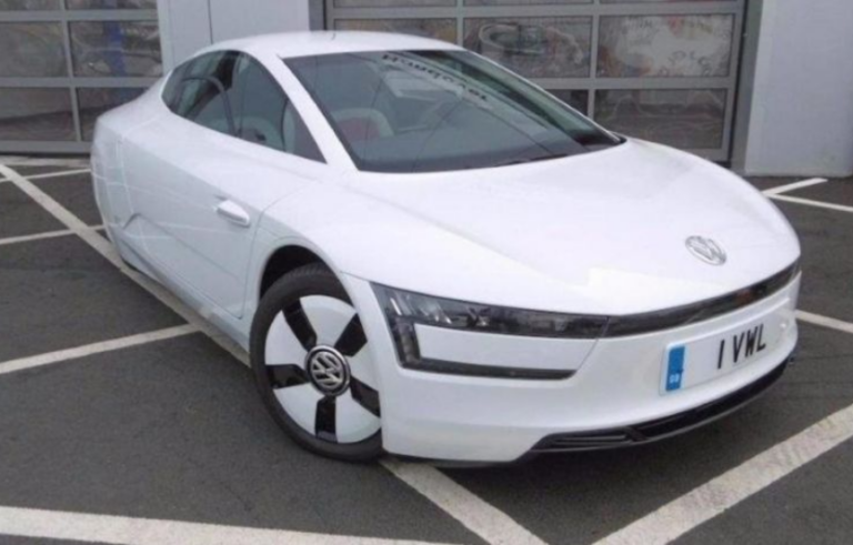 Volkswagen показав футуристичний спорткар спроектований стажером